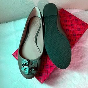 Tory Burch Flats size 8 color Fango